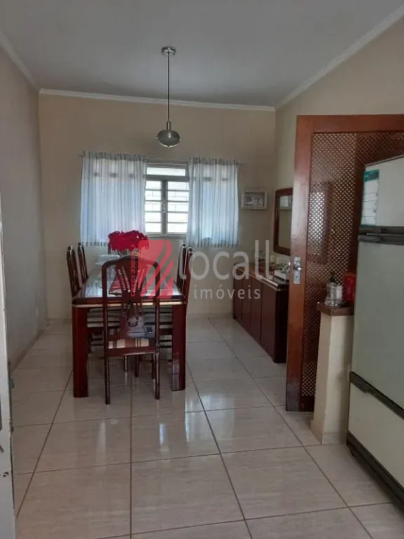Casa com 3 quartos à venda, 243m² — foto 4 de 17