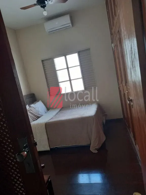 Casa com 3 quartos à venda, 243m² — foto 9 de 17