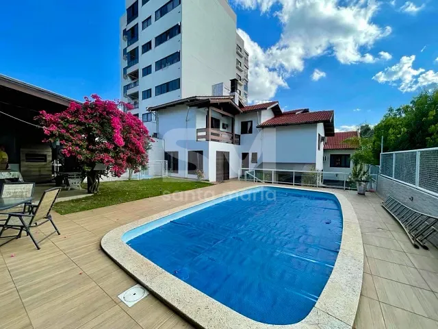 Casa 4 quartos e 3 banheiros, para alugar, no bairro Centro em Chapecó