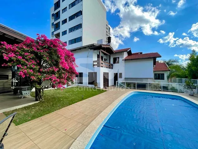 Casa 4 quartos e 3 banheiros, para alugar, no bairro Centro em Chapecó