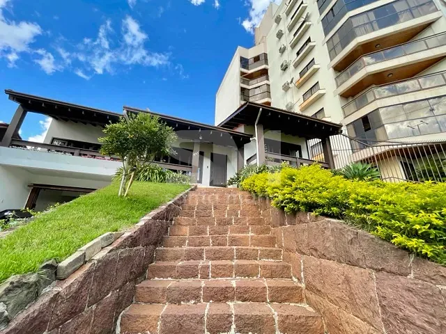 Casa 4 quartos e 3 banheiros, para alugar, no bairro Centro em Chapecó