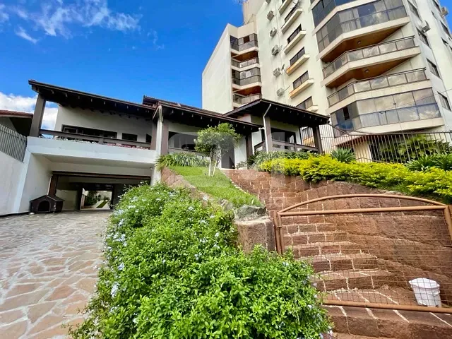 Casa 4 quartos e 3 banheiros, para alugar, no bairro Centro em Chapecó