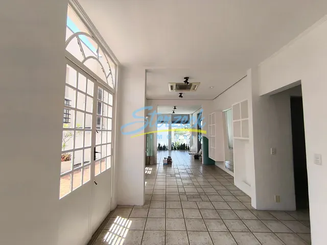 Casa à venda ou para alugar, no bairro Centro em Vinhedo