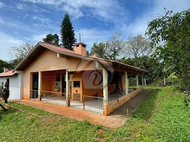 Casa 3 quartos e 2 banheiros, para alugar, no bairro interior em Teutônia
