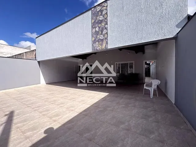 Casa com 219m² 6 quartos e 4 banheiros, à venda, no bairro Jardim Aruan em Caraguatatuba