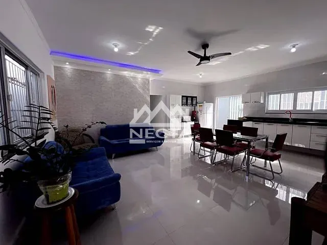 Casa com 219m² 6 quartos e 4 banheiros, à venda, no bairro Jardim Aruan em Caraguatatuba