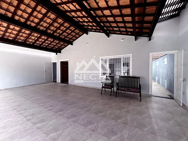Casa com 219m² 6 quartos e 4 banheiros, à venda, no bairro Jardim Aruan em Caraguatatuba