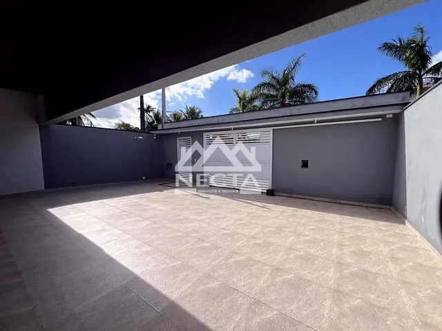 Casa com 219m² 6 quartos e 4 banheiros, à venda, no bairro Jardim Aruan em Caraguatatuba