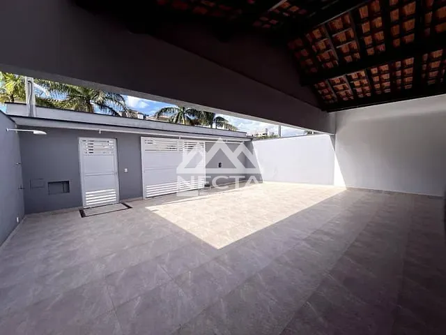 Casa com 219m² 6 quartos e 4 banheiros, à venda, no bairro Jardim Aruan em Caraguatatuba