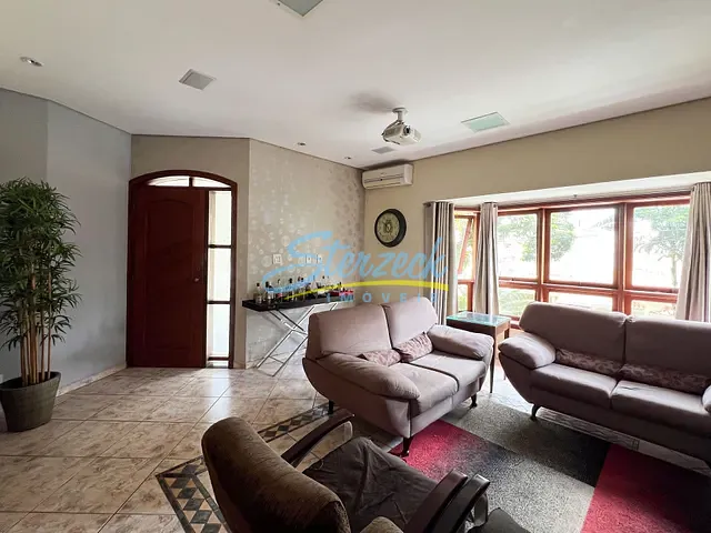 Casa com 370m² 4 quartos e 3 banheiros, à venda, no bairro Villaggio Capríccio em Louveira