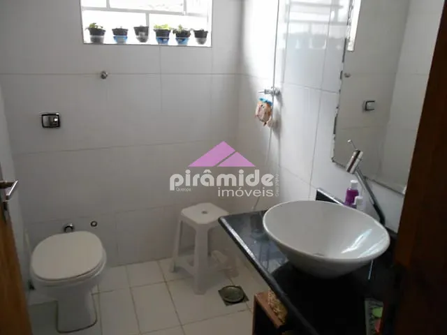 Casa com 250m² 3 quartos e 1 banheiro, à venda, no bairro Jardim Nova América em São José dos Campos