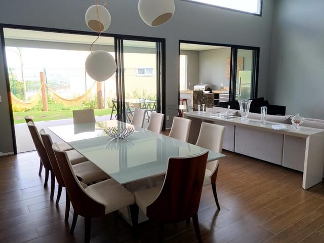 Casa com 1400m² 3 quartos e 3 banheiros, à venda, no bairro Condomínio Reserva do Paratehy em São José dos Campos