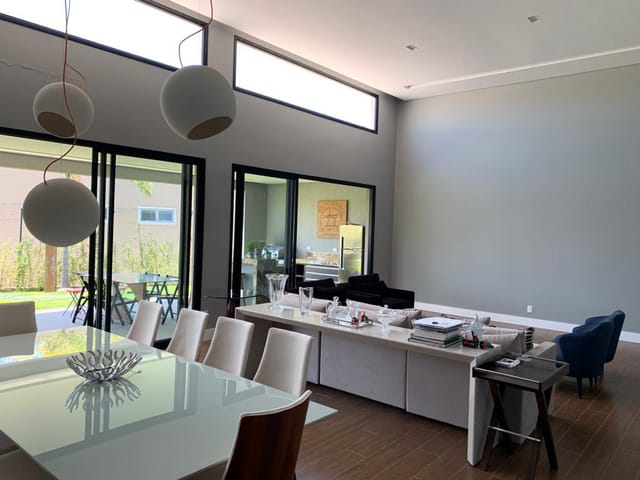 Casa com 1400m² 3 quartos e 3 banheiros, à venda, no bairro Condomínio Reserva do Paratehy em São José dos Campos