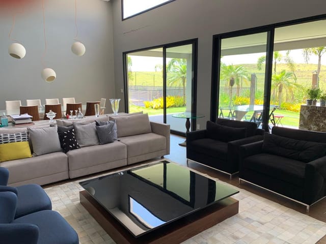 Casa com 1400m² 3 quartos e 3 banheiros, à venda, no bairro Condomínio Reserva do Paratehy em São José dos Campos
