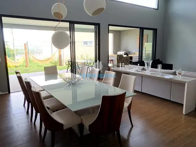 Casa com 1400m² 3 quartos e 3 banheiros, à venda, no bairro Condomínio Reserva do Paratehy em São José dos Campos