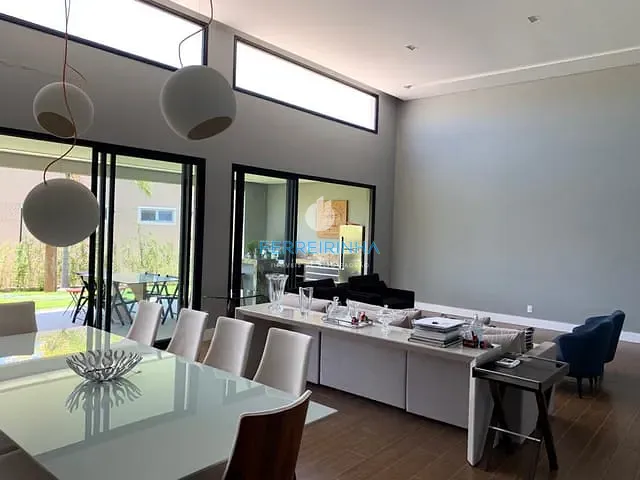 Casa com 1400m² 3 quartos e 3 banheiros, à venda, no bairro Condomínio Reserva do Paratehy em São José dos Campos