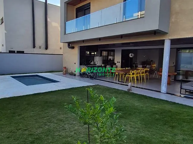 Casa 4 quartos e 6 banheiros, à venda ou para alugar, no bairro Urbanova em São José dos Campos