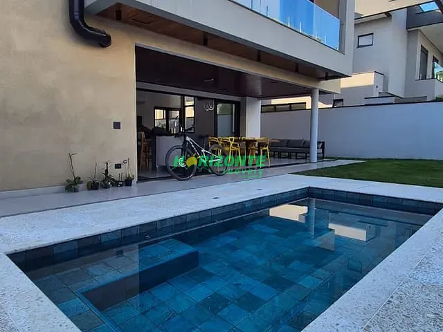 Casa 4 quartos e 6 banheiros, à venda ou para alugar, no bairro Urbanova em São José dos Campos