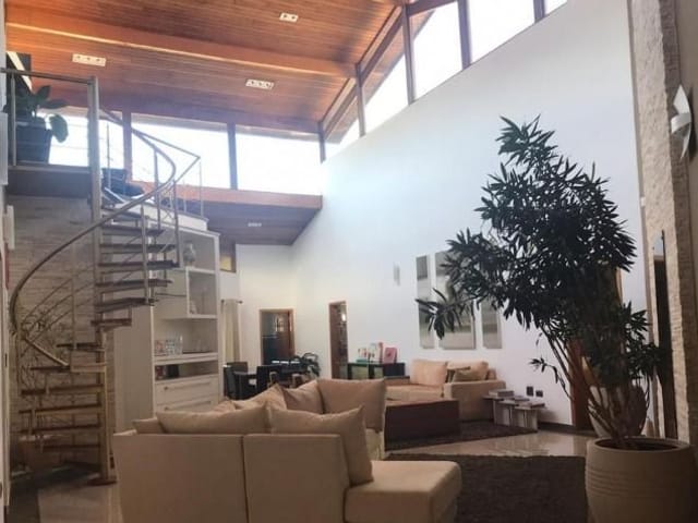 Casa com 1600m² 4 quartos e 6 banheiros, à venda, no bairro Parque Dom Henrique em Cotia