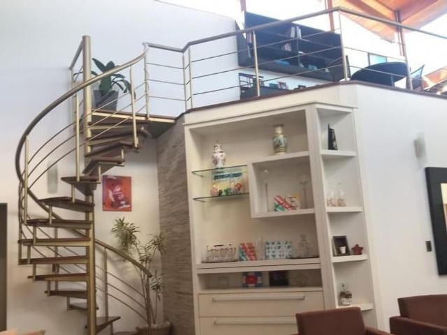Casa com 1600m² 4 quartos e 6 banheiros, à venda, no bairro Parque Dom Henrique em Cotia