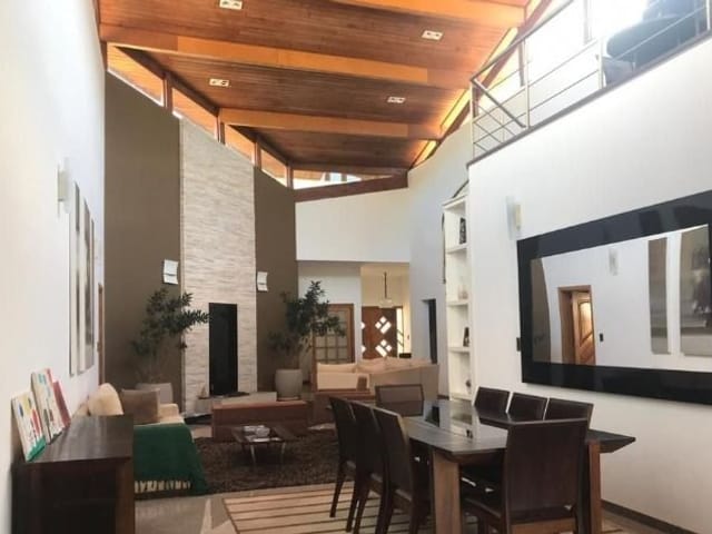 Casa com 1600m² 4 quartos e 6 banheiros, à venda, no bairro Parque Dom Henrique em Cotia