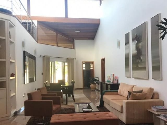 Casa com 1600m² 4 quartos e 6 banheiros, à venda, no bairro Parque Dom Henrique em Cotia
