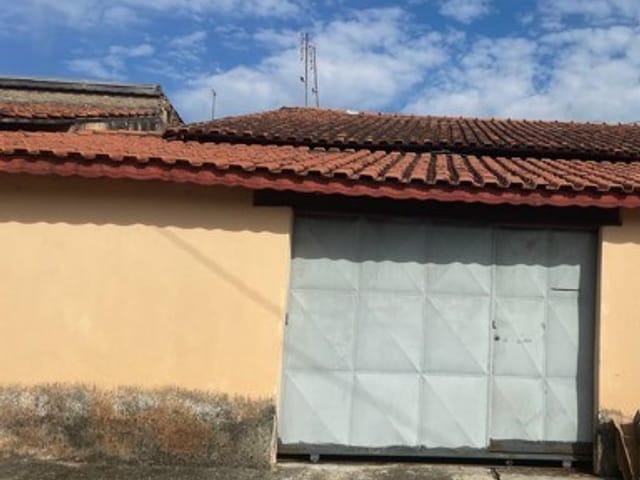 Casa com 275m² 4 quartos e 1 banheiro, à venda, no bairro Vila São Benedito em Pindamonhangaba