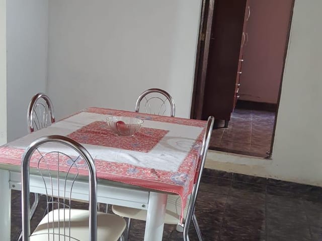 Casa com 275m² 4 quartos e 1 banheiro, à venda, no bairro Vila São Benedito em Pindamonhangaba