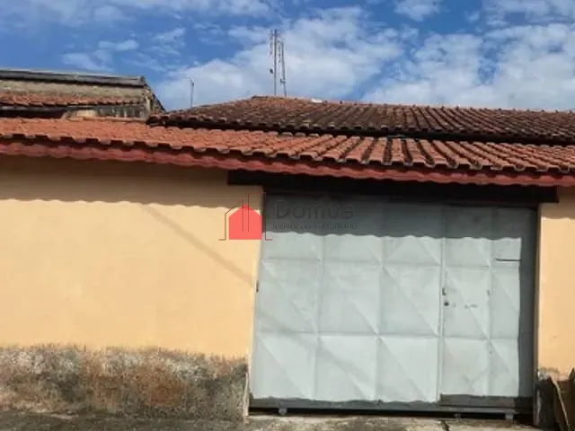 Casa com 275m² 4 quartos e 1 banheiro, à venda, no bairro Vila São Benedito em Pindamonhangaba