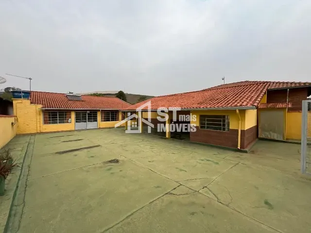 Casa com 300m² 2 quartos e 1 banheiro, à venda, no bairro Clube UVA em Andradas