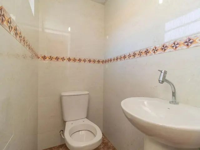 Casa 6 quartos e 4 banheiros, para alugar, no bairro Santo Inácio em Curitiba
