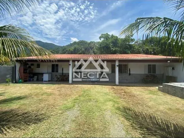 Casa com 225m² 3 quartos e 2 banheiros, à venda, no bairro Enseada em São Sebastião