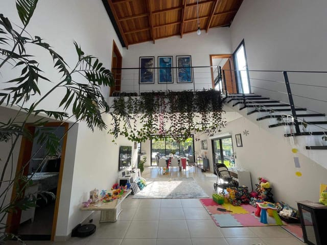 Casa com 1000m² 4 quartos e 4 banheiros, à venda, no bairro Chácara São João em Carapicuíba