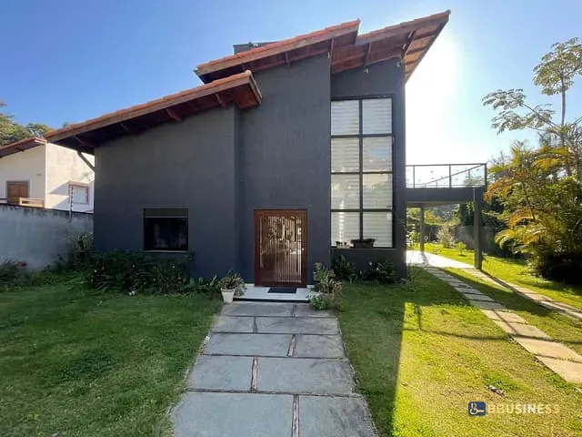 Casa com 1000m² 4 quartos e 4 banheiros, à venda, no bairro Chácara São João em Carapicuíba