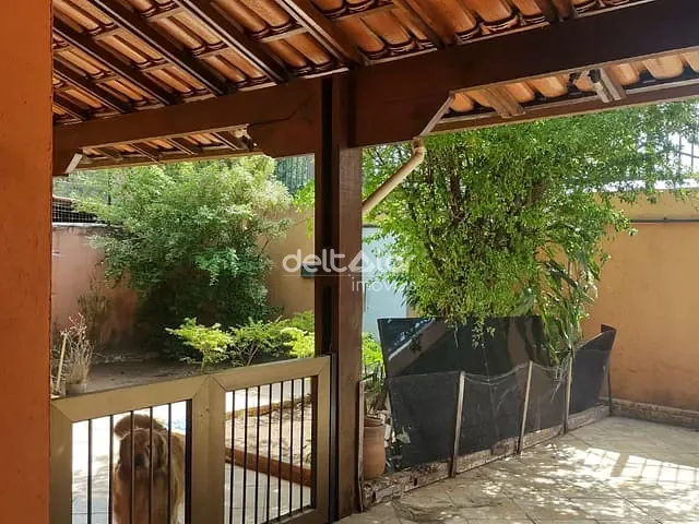 Casa com 360m² 6 quartos e 5 banheiros, à venda, no bairro Planalto em Belo Horizonte