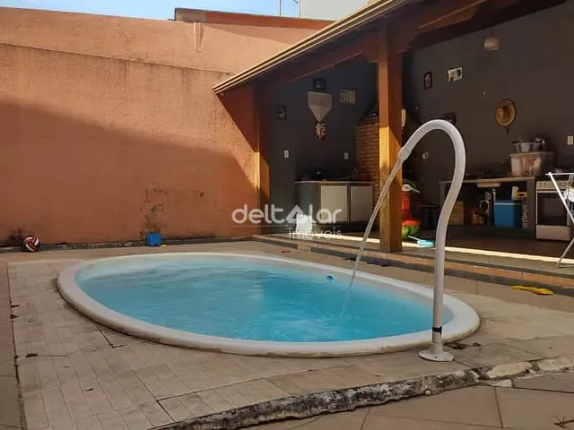 Casa com 360m² 6 quartos e 5 banheiros, à venda, no bairro Planalto em Belo Horizonte