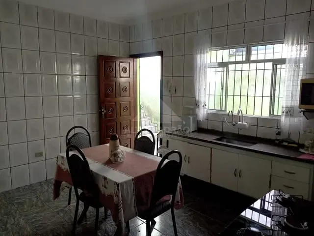 Casa com 204m² 2 quartos e 2 banheiros, à venda, no bairro Jardim Itapark Velho em Mauá