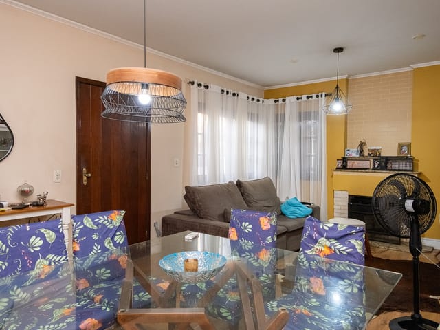 Foto do Casa - Casa à venda no Areal, Pelotas – 250m², 3 dormitórios (1 suíte), 2 salas, piscina, lareira, churrasqueira, jardim de inverno e 2 vagas. Conforto e lazer! | UP Imóveis