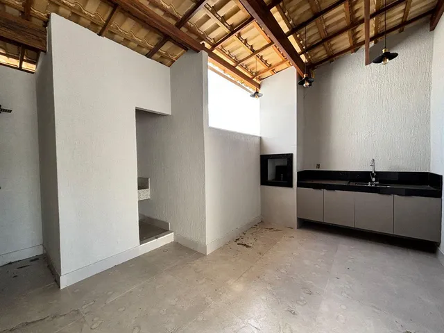 Casa 3 quartos e 4 banheiros, à venda, no bairro Granja dos Cavaleiros em Macaé