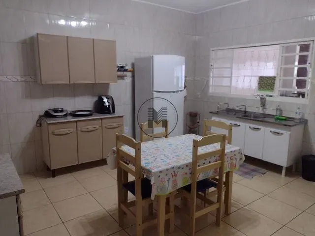 Casa com 330m² 3 quartos e 2 banheiros, à venda, no bairro Residencial Village Santana em Guaratinguetá