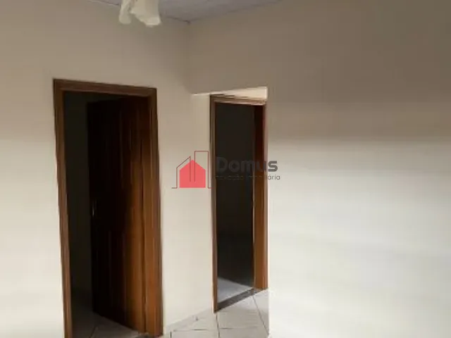 Casa com 235m² 3 quartos e 1 banheiro, à venda, no bairro Jardim Rosely em Pindamonhangaba