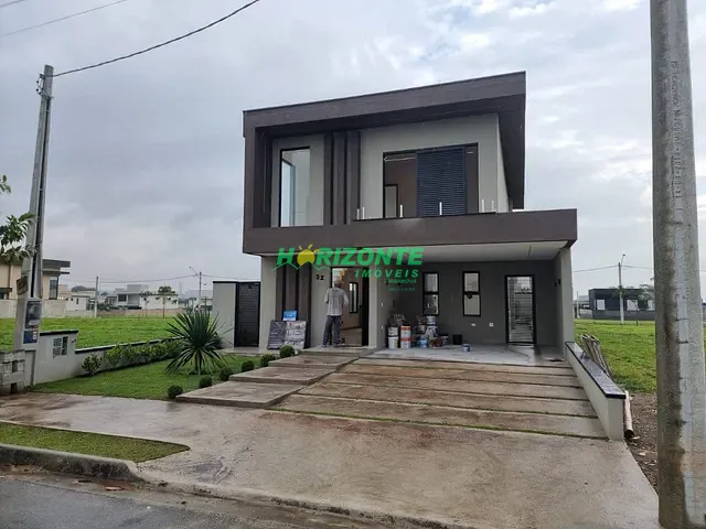 Casa com 232m² 3 quartos e 2 banheiros, à venda, no bairro Eugênio de Mello em São José dos Campos