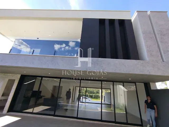 Casa com 315m² 4 quartos e 5 banheiros, à venda, no bairro Jardins Capri em Senador Canedo