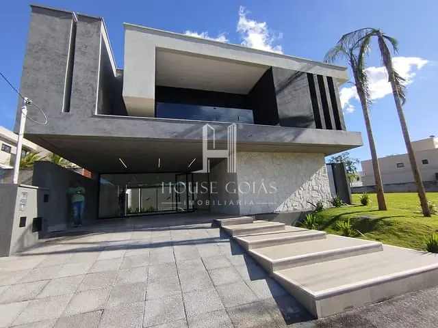 Casa com 315m² 4 quartos e 5 banheiros, à venda, no bairro Jardins Capri em Senador Canedo