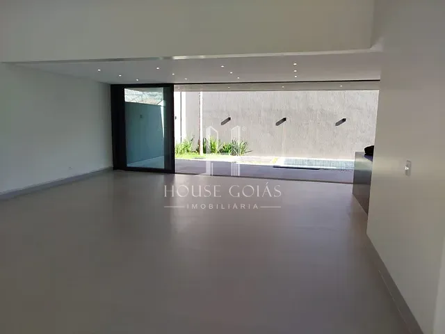 Casa com 315m² 4 quartos e 5 banheiros, à venda, no bairro Jardins Capri em Senador Canedo