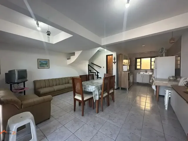 Casa com 76m² 3 quartos e 3 banheiros, à venda, no bairro Centro em Guaratuba