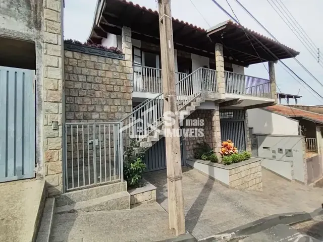 Casa com 300m² 3 quartos e 3 banheiros, à venda, no bairro Jardim Alto Serra em Andradas