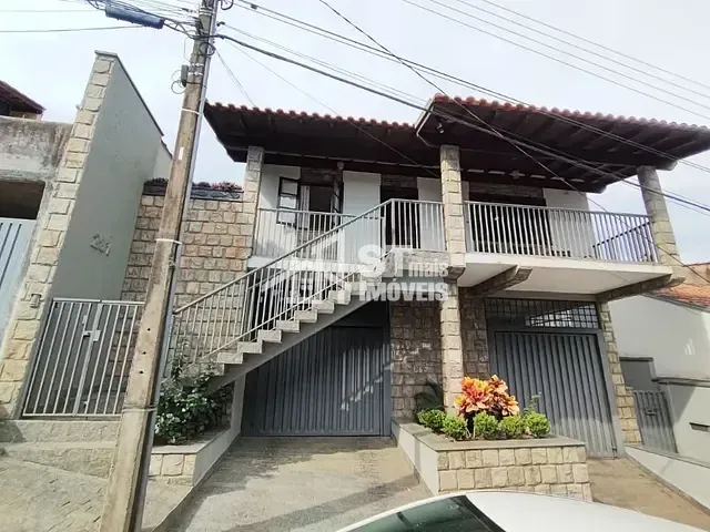 Casa com 300m² 3 quartos e 3 banheiros, à venda, no bairro Jardim Alto Serra em Andradas