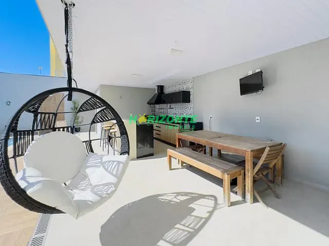 Casa com 248m² 5 quartos e 7 banheiros, à venda, no bairro Urbanova em São José dos Campos