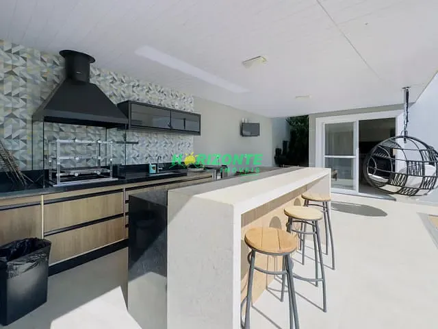 Casa com 248m² 5 quartos e 7 banheiros, à venda, no bairro Urbanova em São José dos Campos